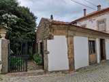 Entrada pelo portão lada rua