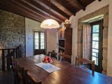 Espaço de refeições na sala 
